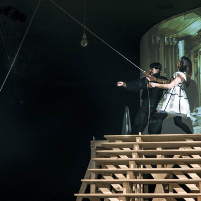 WIR SCHLEIFEN DIE KUGEL RUND, Performance Beate Engl und Leonie Felle, Kunstbau / Lenbachhaus, 2019, Foto © Margit Memminger