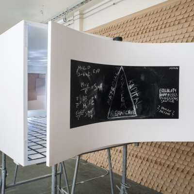 Ausstellungsansicht PREKÄROTOPIA, A.K.T; Pforzheim, 2020, Foto©Leonie-Felle