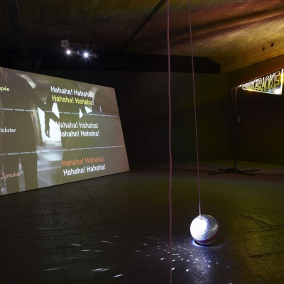 Ausstellungsansicht PREKÄRAOKE, MaximiliansForum, München, 2021, Foto ©Barbara Hartmann-Tumba