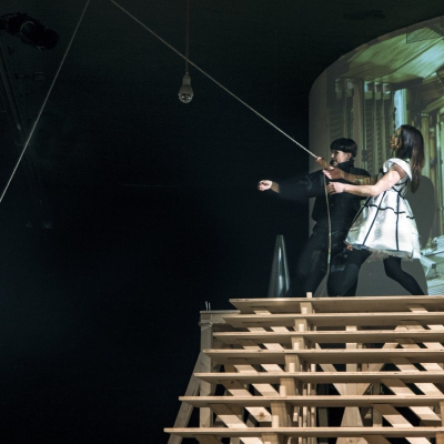 Performance WIR SCHLEIFEN DIE KUGEL RUND, Kunstbau / Lenbachhaus, 2019, Foto © Margit Memminger