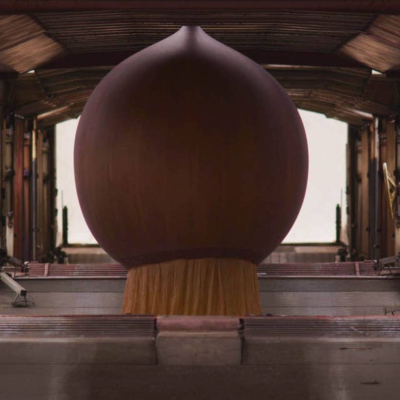 Filmstill, WIR SCHLEIFEN DIE KUGEL RUND, 2019 © Engl, Felle, Kaßner