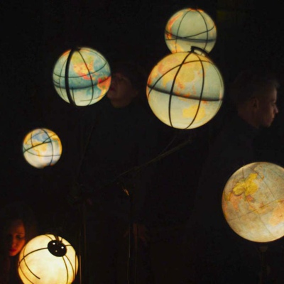 Filmstill, KAPITALISMUSTRIETT mit Globenorgel, 2019 © Engl, Felle, Kaßner