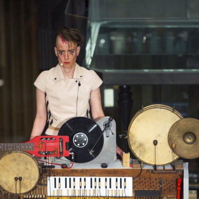 Performance mit PREKÄROTOPIC, Palmengarten Luitpoldblock, München, 2022, Foto © Thomas Rösing