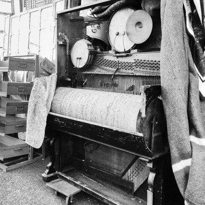 Zustand des historisches Walzen-Orchestrions (ca. 1900) vor dem Umbau